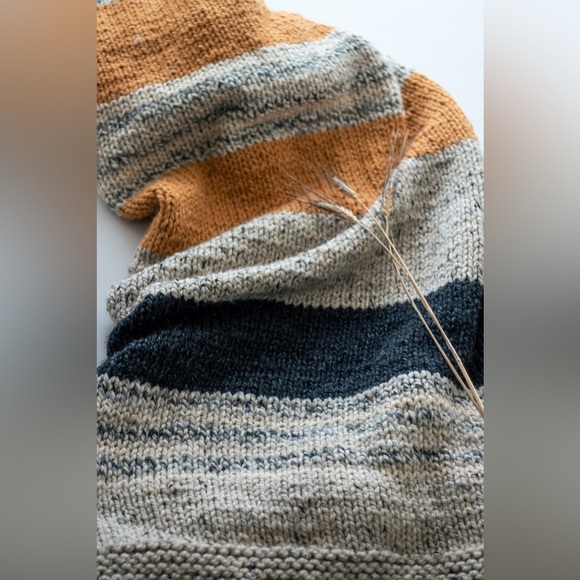 NWT - Handmade Knit Blanket / Throw by Heirloom Knits - Black/Gold/Sand - 48x52 - Picture 6 of 6